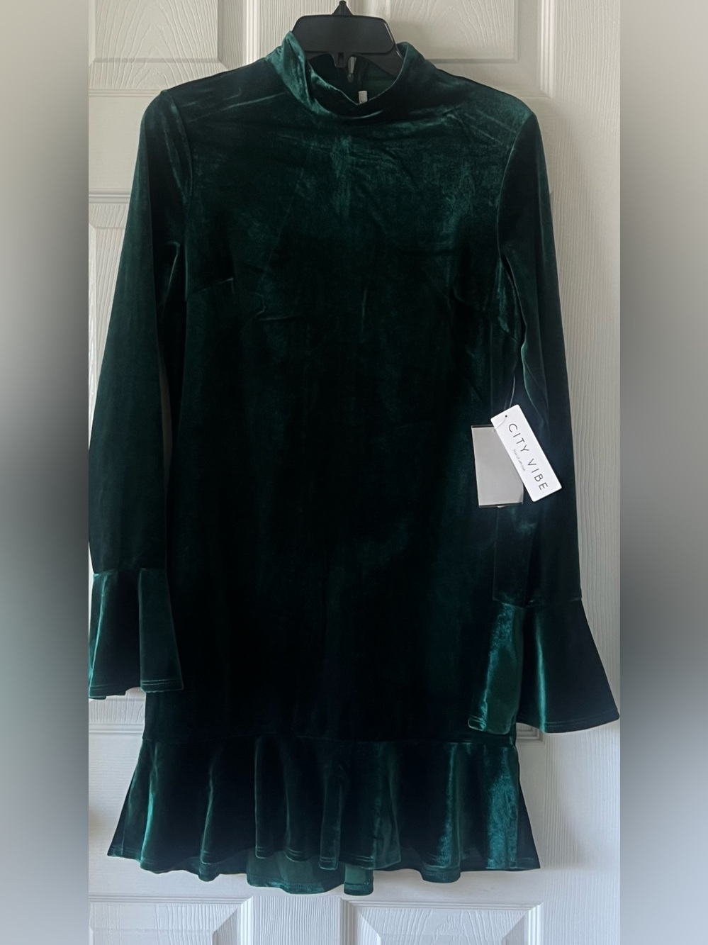 City Vibe Dark Green Velvet Long Sleeve Dress